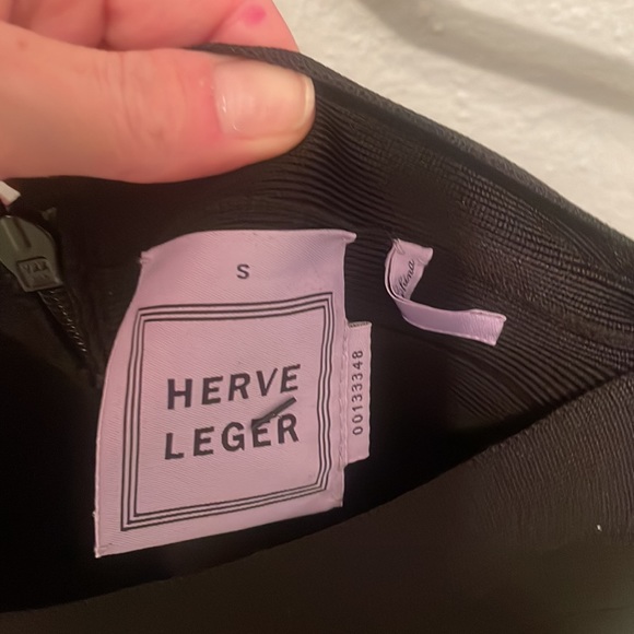 Herve Leger black mini skirt with v in front - Picture 8 of 9